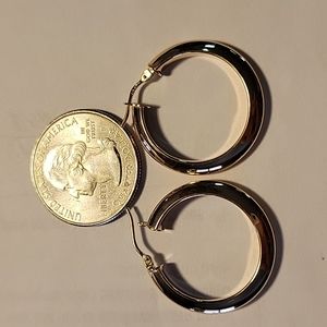 18kSmall hoop earrings